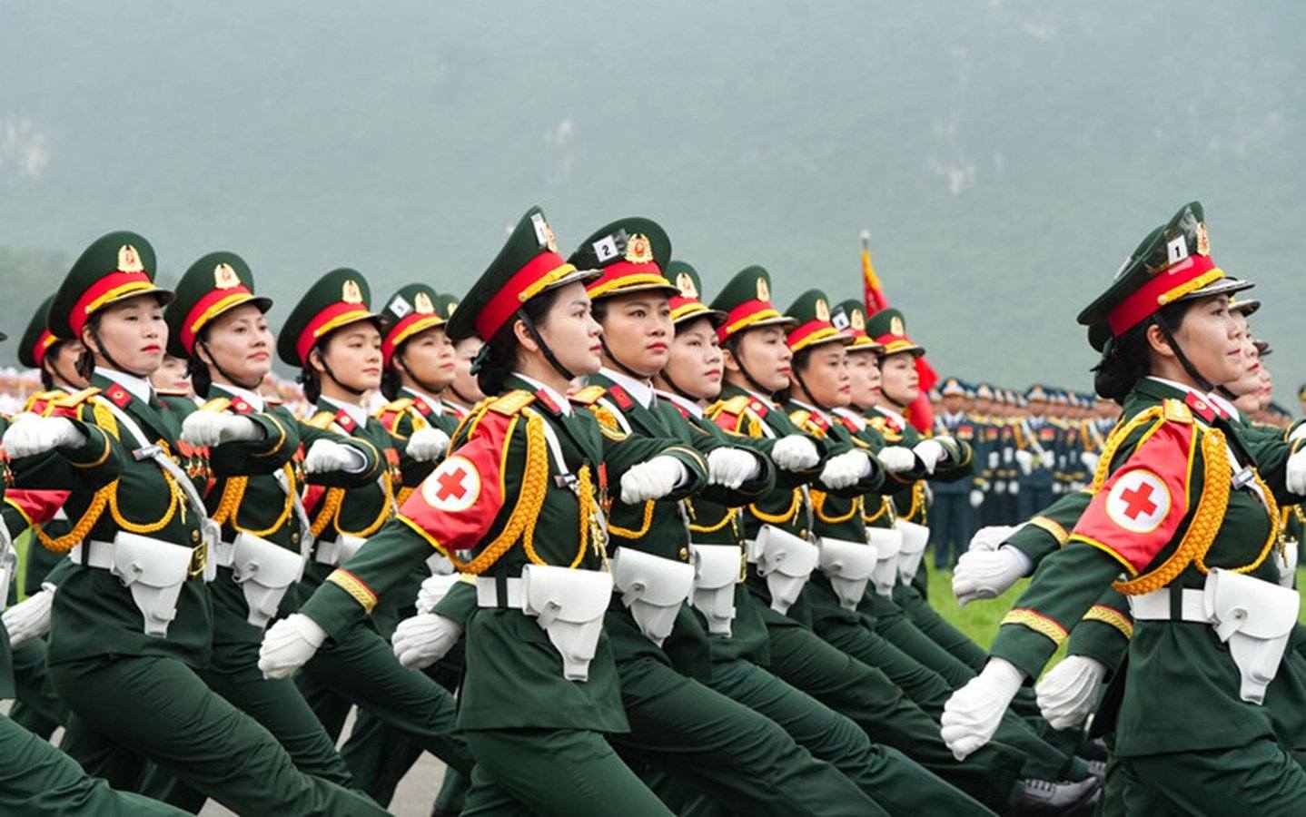 Sĩ quan nghỉ hưu trước hạn tuổi được trợ cấp 5 tháng tiền lương cho mỗi năm nghỉ hưu trước hạn 